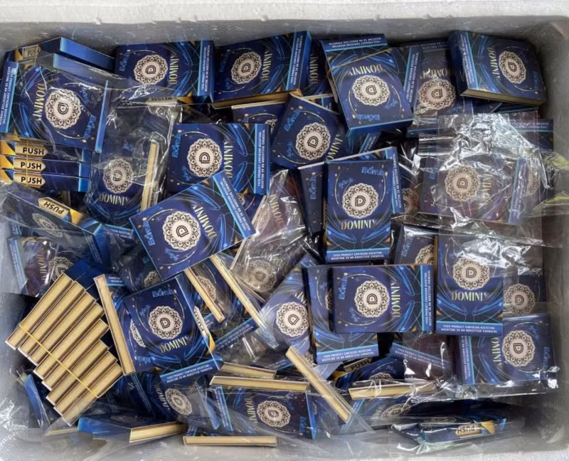 Bắt giữ 3 người trong đường dây thuốc lá điện tử chứa ma túy - Hình 2 Bat giu 3 nguoi trong duong day thuoc la dien tu chua ma tuy-Hinh-2