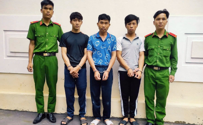 Triệt xóa nhóm đối tượng bán ma túy vào các bãi vàng - Hình 2 Triet xoa nhom doi tuong ban ma tuy vao cac bai vang-Hinh-2