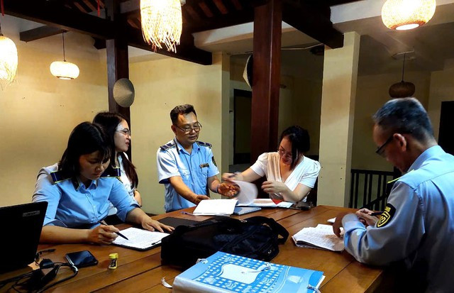 Một doanh nghiệp kinh doanh rượu ở Quảng Nam bị xử phạt Mot doanh nghiep kinh doanh ruou o Quang Nam bi xu phat