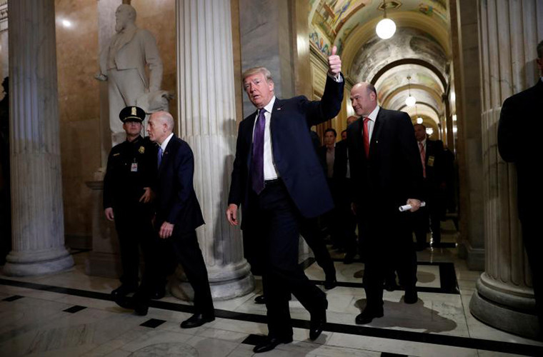 Ngày 6/3, ông Gary Cohn, thành viên Hội đồng Kinh tế Quốc gia và là cố vấn kinh tế hàng đầu của Tổng thống Trump, đã từ chức. Một số nguồn tin cho rằng nguyên nhân khiến ông Gary Cohn từ chức là do những bất đồng liên quan đến việc Tổng thống Trump tuyên bố sẽ tăng thuế đối với thép và nhôm nhập khẩu vào nước này. (Nguồn ảnh: Reuters)