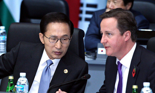 Ngày 10/5/2007, Lee chính thức tuyên bố tranh cử tổng thống với tư cách là ứng cử viên của Đảng Đại Dân tộc. Ngày 19/12/2007, ông đắc cử tổng thống với 48,7% số phiếu ủng hộ. Ảnh: Zimbio.