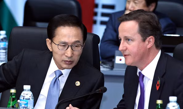 Ngày 10/5/2007, Lee chính thức tuyên bố tranh cử tổng thống với tư cách là ứng cử viên của Đảng Đại Dân tộc. Ngày 19/12/2007, ông đắc cử tổng thống với 48,7% số phiếu ủng hộ. Ảnh: Zimbio.