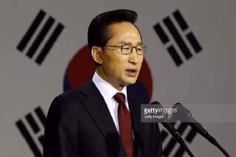 Theo hãng thông tấn Yonhap, ngày 22/3, cựu Tổng thống Hàn Quốc Lee Myung-bak đã chính thức bị cơ quan điều tra Hàn Quốc bắt giữ với một loạt cáo buộc liên quan đến tội danh tham nhũng, hối lộ,... Ảnh: Getty Images.