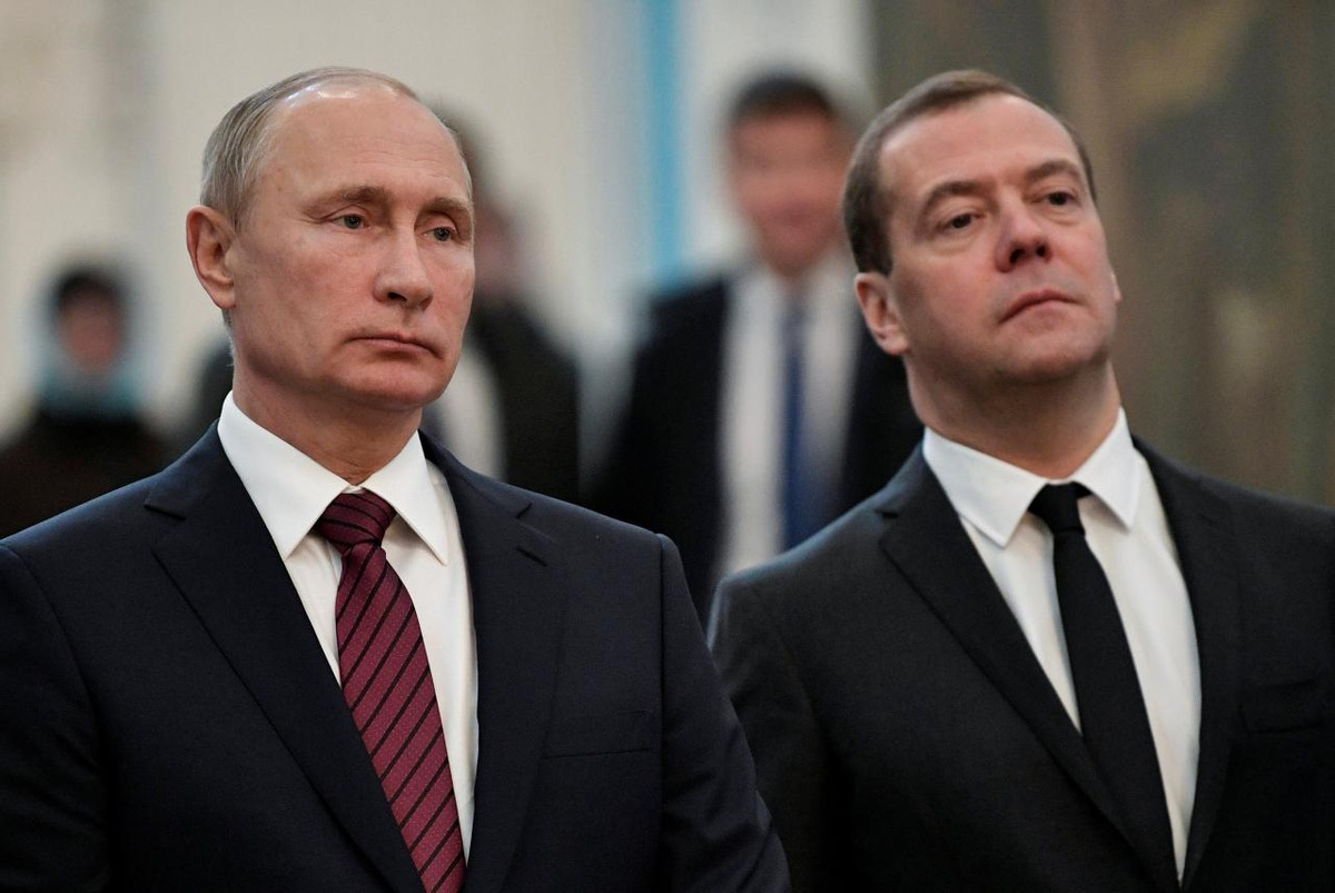 “Tôi và Medvedev là những người thích truyền thống hơn. Trên thực tế, chúng tôi là bạn bè suốt nhiều năm và có thể tự hào vì chúng tôi đã xây dựng được mối quan hệ hợp tác hiệu quả trong công việc”, ông Putin từng nói. Ảnh: Reuters.