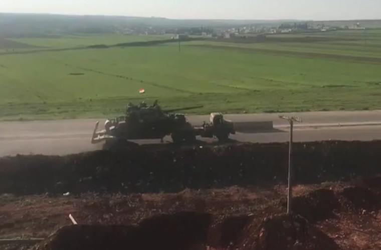 Đồng thời, Không quân Thổ Nhĩ Kỳ cũng không kích khu vực Al-Harash vốn đóng vai trò là “ranh giới” ngăn cách vùng đất nằm dưới sự kiểm soát của Quân đội Syria và người Kurd, khiến 8 binh sĩ Syria thiệt mạng. Ảnh:AMN.