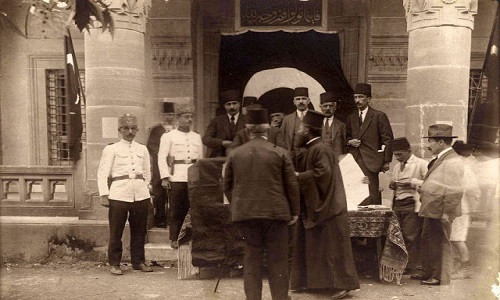 Mọi người đi bầu cử ở Thổ Nhĩ Kỳ hàng chục năm về trước.