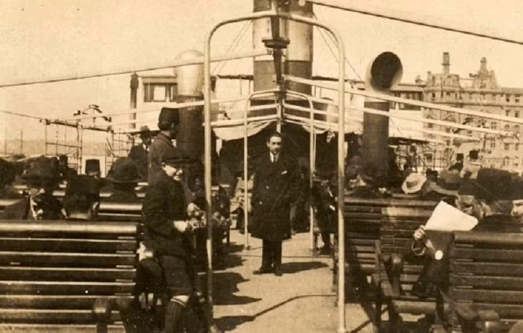 Bức ảnh chụp tại nhà ga xe lửa Haydarpasa hàng chục năm về trước.