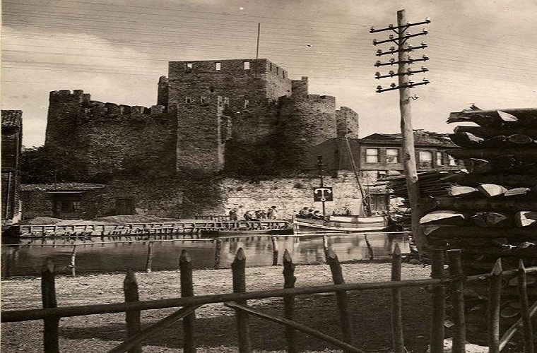 Thành Anatolian, thành trì ở bờ phải eo biển Bosporus, vào những năm 1920.