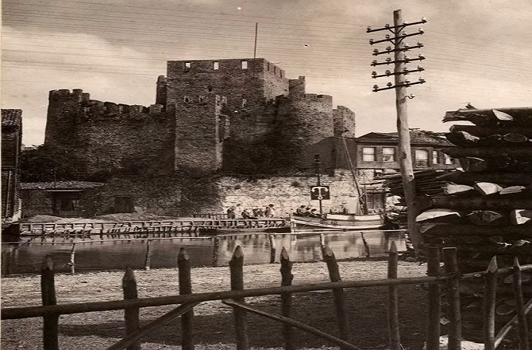 Thành Anatolian, thành trì ở bờ phải eo biển Bosporus, vào những năm 1920.