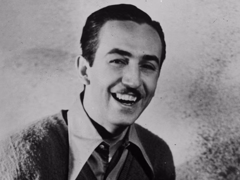 Ông trùm Walt Disney sinh năm 1901 là nhà sản xuất phim, đạo diễn, nhà biên kịch, diễn viên lồng tiếng và họa sĩ phim hoạt hình nổi tiếng người Mỹ. Một ngày của Walt Dinsey thường bắt đầu vào khoảng 5h30 sáng. (Nguồn ảnh: Business Insider)