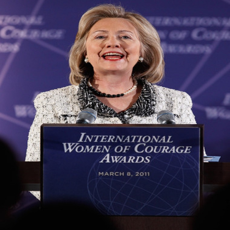 Ngoại trưởng Clinton phát biểu tại buổi lễ vinh danh “Phụ nữ can đảm” tại Bộ Ngoại giao Mỹ ở thủ đô Washington, Mỹ, ngày 8/3/2017. Ảnh: Zimbio.