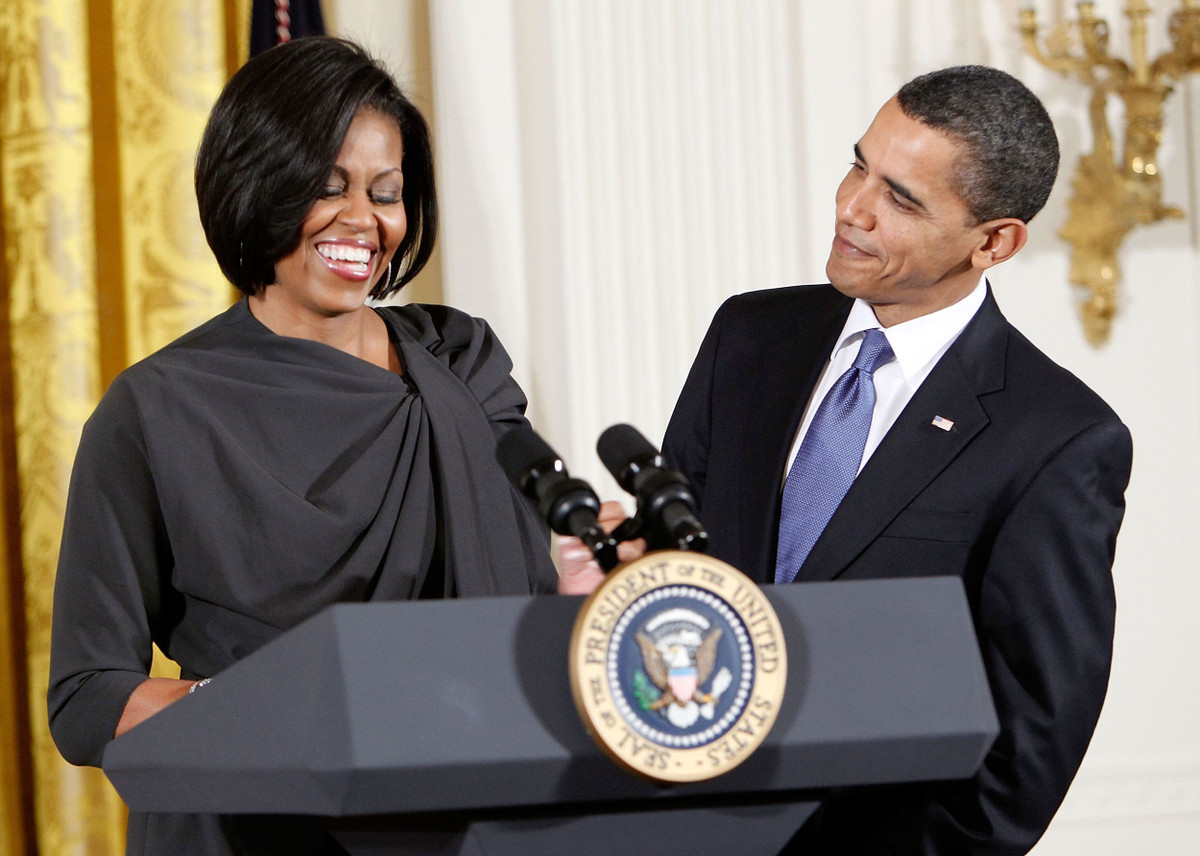 Hồi năm 2010, ông bà chủ Nhà Trắng, Barack và Michelle Obama, cũng đã tổ chức bữa tiệc nhằm tôn vinh phụ nữ Mỹ cũng như ghi nhận công lao của họ nhân ngày 8/3. Ảnh: Pinterest.
