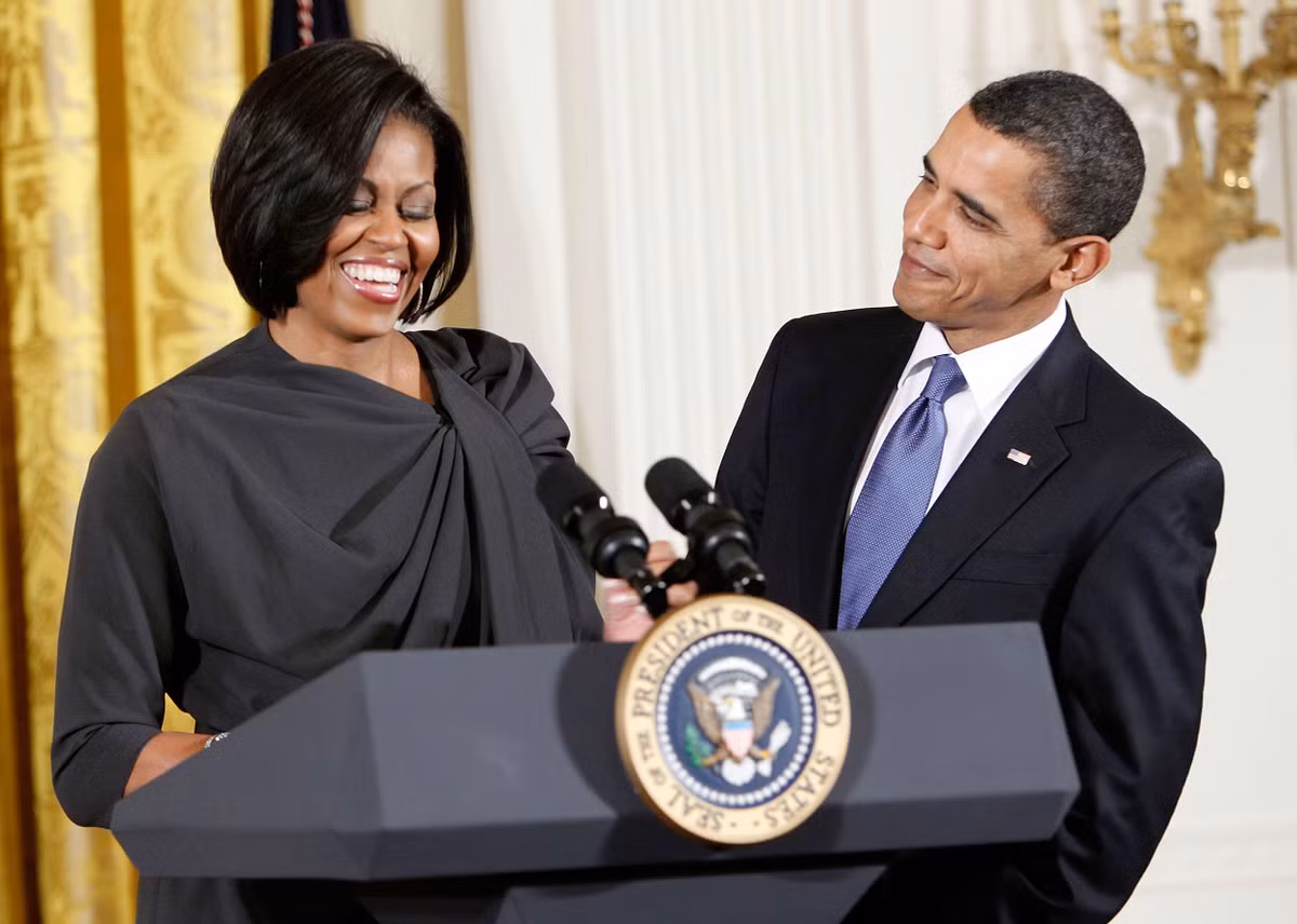 Hồi năm 2010, ông bà chủ Nhà Trắng, Barack và Michelle Obama, cũng đã tổ chức bữa tiệc nhằm tôn vinh phụ nữ Mỹ cũng như ghi nhận công lao của họ nhân ngày 8/3. Ảnh: Pinterest.