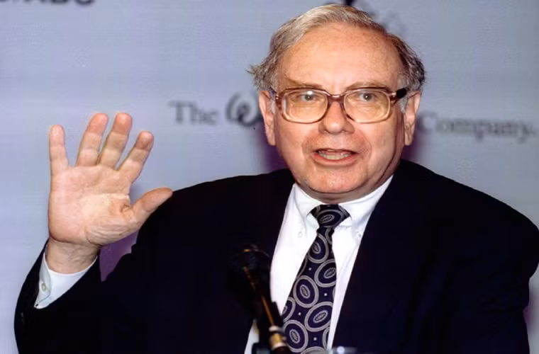 Lúc đó, ông Buffett không hề muốn gặp Gates và Gates cũng vậy. “Trên đường đi, tôi đã nói rằng tại sao chúng ta lại dành cả ngày với những con người này. Chúng ta cứ phải giữ lịch sự như vậy bao lâu nữa”, Buffett nhớ lại.