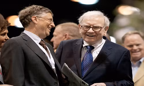 Được biết, Buffett thường đóng góp một phần tài sản của ông cho Quỹ Bill &amp; Melinda Gates mỗi năm.