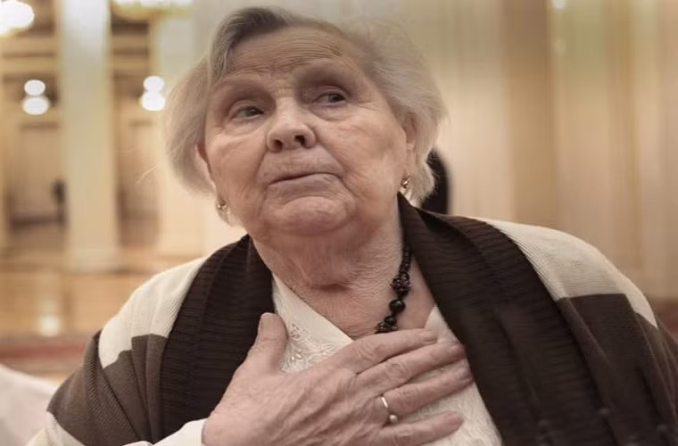 “Mỗi khi trong lớp xảy ra xung đột giữa các học sinh, học trò Putin lại là người đứng ra hòa giải và thường bảo vệ các bạn yếu thế hơn”, cô giáo Vera nói tiếp. Ảnh: vecherka-spb.ru