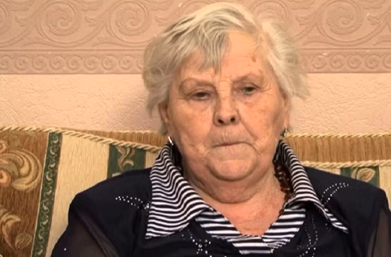 “Tôi nghĩ rằng cậu ấy có tố chất và dành sự quan tâm nhiều hơn”, cô giáo Vera cho biết và thậm chí tới gặp cha của học trò Putin để ông tác động tới con trai mình tập trung hơn vào việc học. Ảnh: Youtube