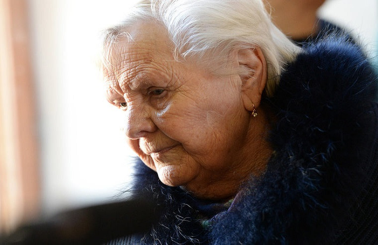 “Tôi biết học trò Putin từ khi cậu ấy học lớp 4. Đến lớp 5, Putin vẫn chưa chứng tỏ mình nhưng tôi cảm thấy rằng cậu học trò này là một người có tiềm năng, nghị lực và cá tính. Cậu ấy có trí nhớ tốt, hiểu bài nhanh và đầu óc lanh lẹ”, cô giáo Vera kể lại. Ảnh: spbdnevnik.ru