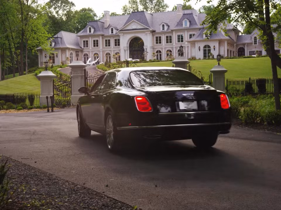 Tòa biệt thự ở Great Falls, bang Virginia, được biết đến là "Cung điện Ánh sáng".