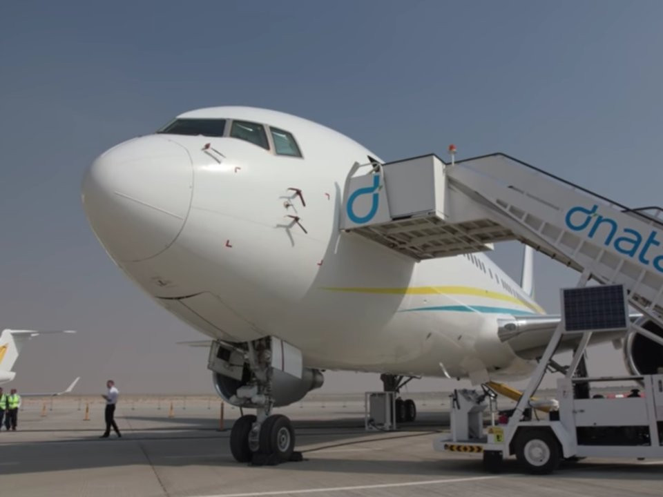 Hoàng tử Al-Saud được cho là đã tiêu hết 8 triệu USD từ khi trở thành Đại sứ Ả Rập Xê Út tại Mỹ vào năm ngoái. Theo Daily Mail, vị hoàng tử này còn thuê một chiếc máy bay phản lực 767 sang trọng với chi phí 30.000 USD/1 tiếng đồng hồ.