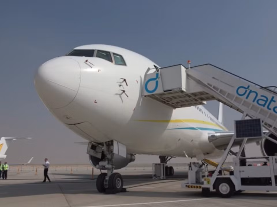 Hoàng tử Al-Saud được cho là đã tiêu hết 8 triệu USD từ khi trở thành Đại sứ Ả Rập Xê Út tại Mỹ vào năm ngoái. Theo Daily Mail, vị hoàng tử này còn thuê một chiếc máy bay phản lực 767 sang trọng với chi phí 30.000 USD/1 tiếng đồng hồ.