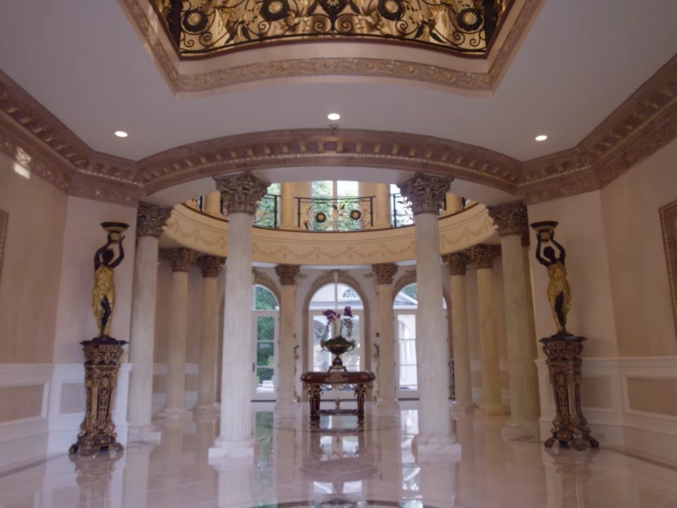 Nguồn tin cho hay, Hoàng tử Al-Saud đã mua biệt thự này hai tháng trước khi được bổ nhiệm làm Đại sứ vào tháng 2/2017. Lúc đó, ông vẫn là sinh viên của trường Đại học Georgetown.