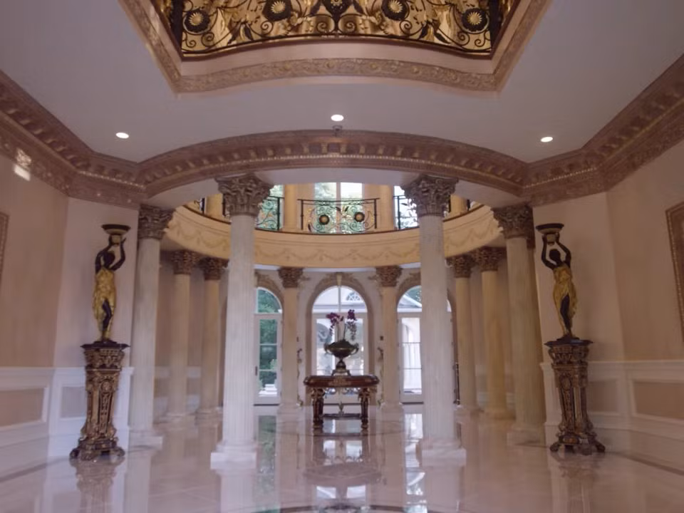 Nguồn tin cho hay, Hoàng tử Al-Saud đã mua biệt thự này hai tháng trước khi được bổ nhiệm làm Đại sứ vào tháng 2/2017. Lúc đó, ông vẫn là sinh viên của trường Đại học Georgetown.