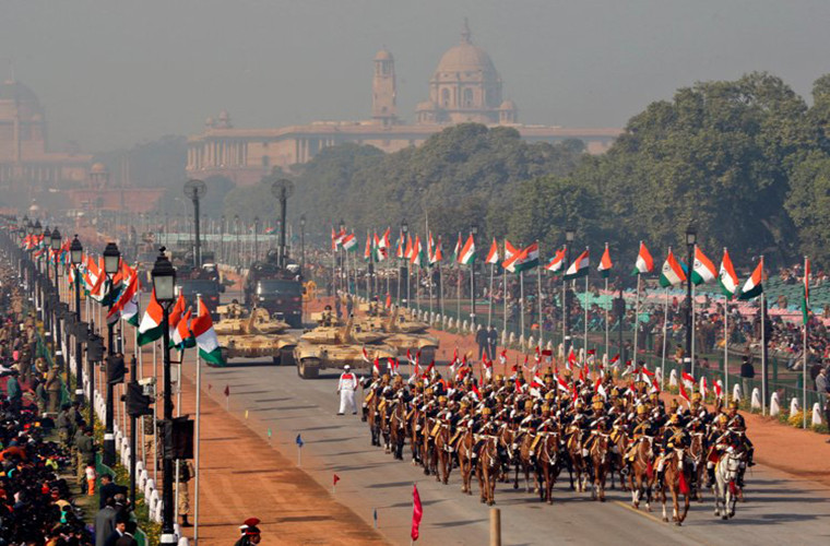 Ấn Độ có ngân sách quốc phòng 51 tỷ USD, quân số thường trực 4.207.250 quân nhân, được trang bị 2.102 máy bay và 4.426 xe tăng chiến đấu.