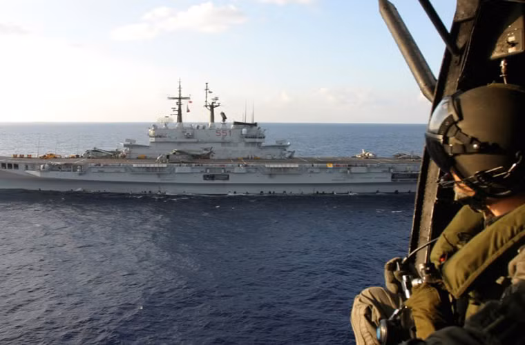 Italy có ngân sách quốc phòng là 34 tỷ USD, 267.500 quân nhân, 822 máy bay và 200 xe tăng chiến đấu.