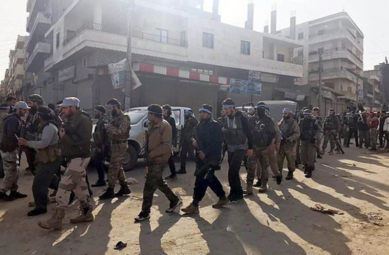 “Các chiến binh người Kurd cũng tấn công một xe quân sự đang trên đường chở vũ khí, đạn dược cho Quân đội Thổ Nhĩ Kỳ và nhóm phiến quân do Ankara hậu thuẫn ở ngôi làng Kimareh. Toàn bộ binh sĩ trên xe bị giết chết”, nguồn tin cho hay. Ảnh: FNA.