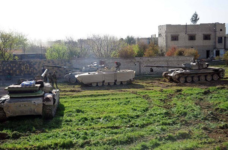 Trong khi đó, lực lượng ủng hộ chính phủ Damascus tiếp tục mở cuộc tấn công mới nhằm vào các căn cứ của phiến quân Faylaq al-Rahman ở thị trấn Hazzah, phía đông quận Ayn Tarma, và giành lại nhiều trang trại ở phía đông và đông nam thị trấn này. Ảnh: FNA.