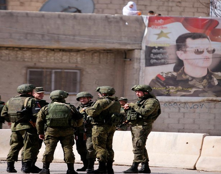 Một tốp binh sĩ Nga tập trung tại khu Wafideen Camp ngày 1/3.