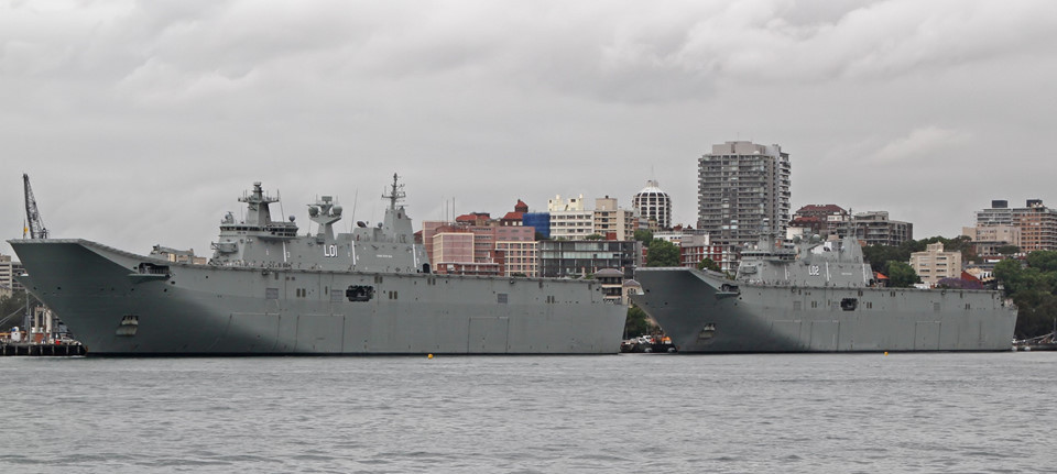 2 tàu mang số hiệu HMS Canberra (L01) và HMS Adelaide (L02) đang hoạt động trong biên chế của RAN. Các tàu này cho phép RAN triển khai sức mạnh ở các khu vực xa bờ một cách hiệu quả. Ảnh: RAN.