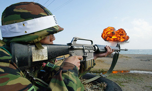 Lính thủy quân Hàn Quốc trong một cuộc tập trận "Đại bàng non".