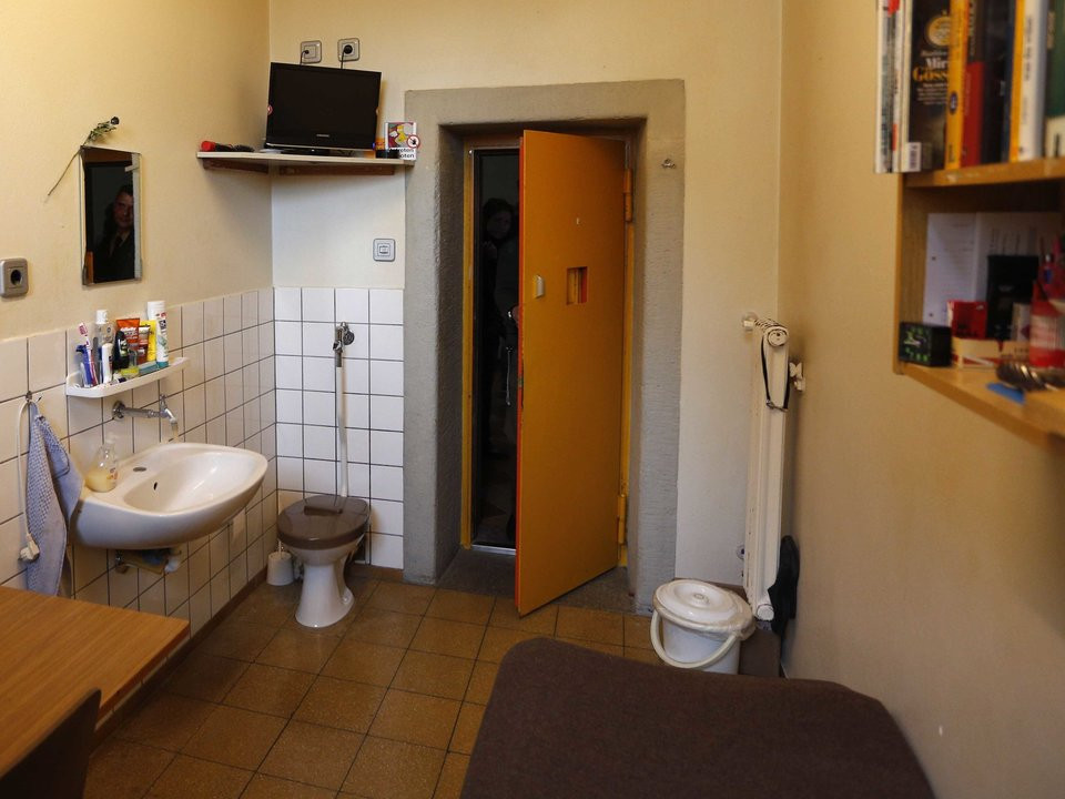 Điều kiện trong nhà tù Landsberg ở Landsberg am Lech, Đức, tương đối tốt.