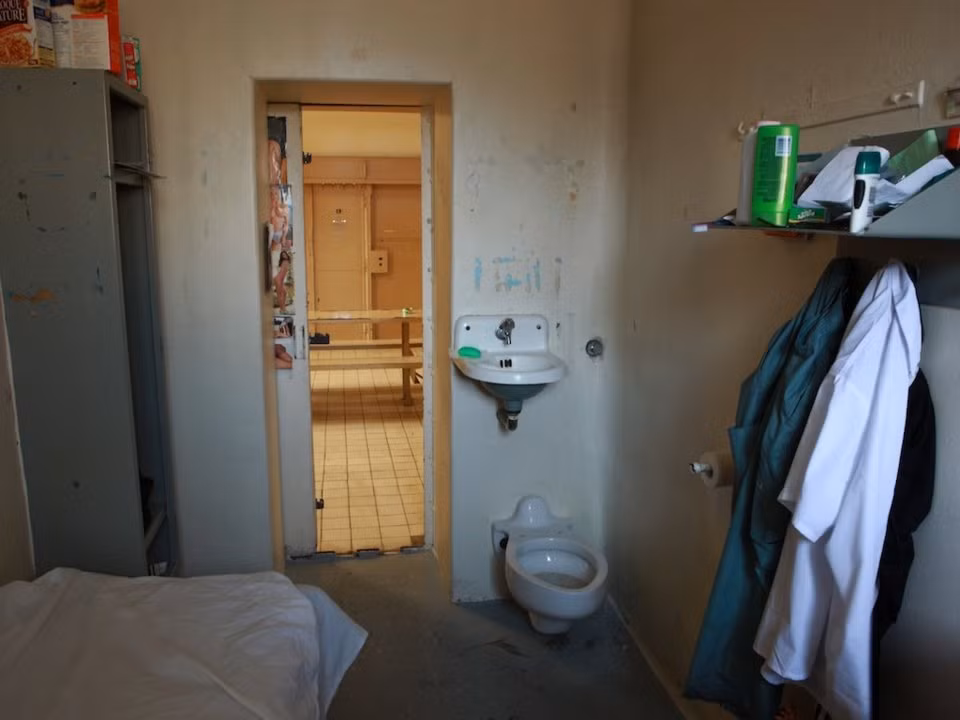 Nhà tù Bordeaux ở Montreal, Canada, là nơi giam giữ khoảng 1.000 đến 1.500 tù nhân nam.