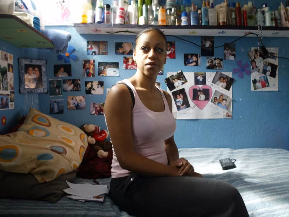 Trong nhà tù dành cho phạm nhân nữ El Buen Pastor ở Bogota, Colombia, ít nhất 20 tù nhân bị nhốt chung một phòng giam.