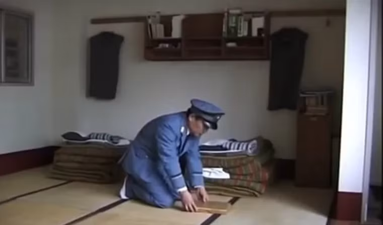 Nhà tù Abashiri ở Nhật Bản luôn có nhân viên an ninh kiểm tra phòng giam mỗi ngày. Đây là nơi giam giữ các tù nhân lĩnh án không quá 8 năm tù.