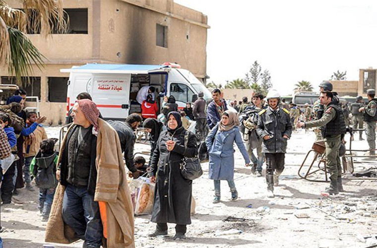 Theo các nguồn tin địa phương, các tay súng khủng bố tiếp tục bắt cóc dân thường để sử dụng họ làm “lá chắn sống” ở Đông Ghouta. Ảnh: FNA.