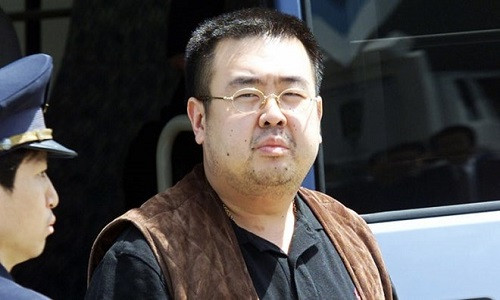 Ông Kim Jong-Nam năm 2001 sau khi bị bắt vì sử dụng hộ chiếu giả để thăm Tokyo Disneyland.