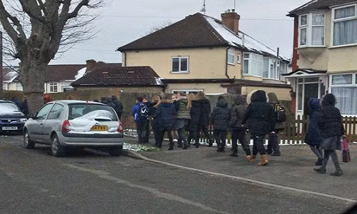 Một số trường đã phải đóng cửa hoặc sơ tán học sinh sau khi nhận được những thư đe dọa này. Ảnh:mirror.co.uk