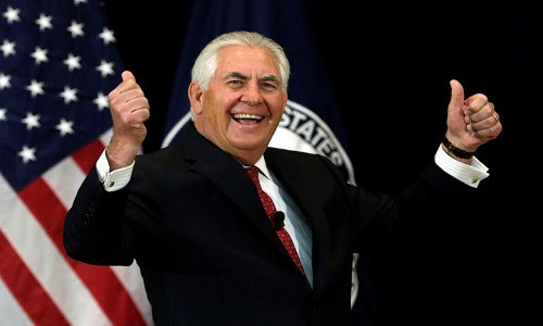 Biểu cảm của ông Tillerson trước khi đưa ra nhận xét cho các nhân viên tại trụ sở Bộ Ngoại giao ở thủ đô Washington hôm 3/5/2017.