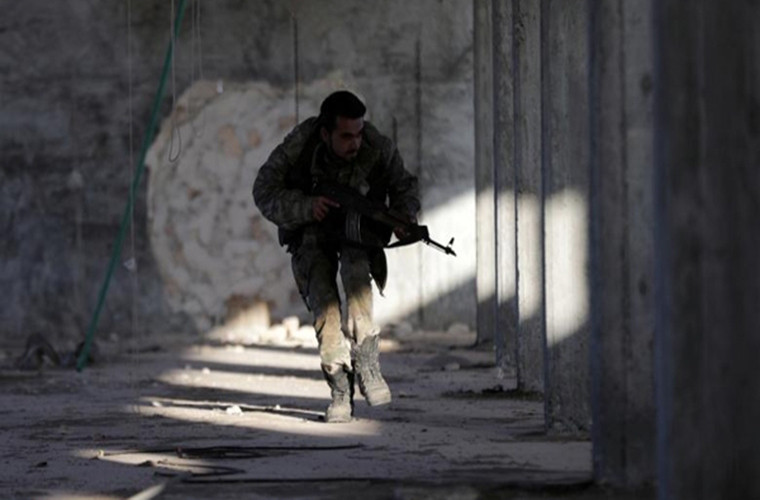 Trước những đợt tấn công như vũ bão của Quân chính phủ Damascus, nhiều tay súng khủng bố đã phải tháo chạy khỏi những khu vực trọng yếu ở Đông Ghouta. Ảnh: FNA.