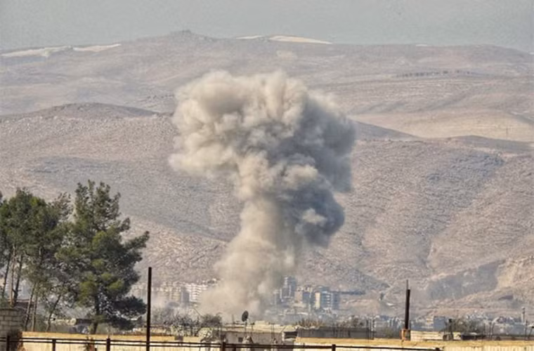 Trong diễn biến mới nhất trên chiến trường Đông Ghouta, theo Al Masdar News, lần đầu tiên trong nhiều năm, Quân đội Syria đã tiến vào vùng ngoại ô hai thị trấn trọng yếu ở Đông Ghouta hiện vẫn đang nằm dưới quyền kiểm soát của các phần tử nổi dậy Hồi giáo. Ảnh: FNA.