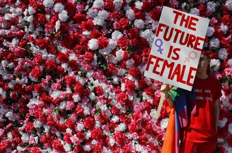 Vào dịp Quốc tế Phụ nữ 8/3, nhiều quốc gia trên khắp thế giới lại tổ chức các buổi biểu diễn nghệ thuật, hội thảo, diễu hành vì nữ quyền,… để kỷ niệm ngày của một nửa thế giới. Ảnh: Irish News.