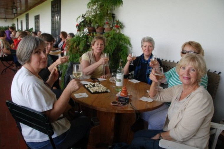 Tại Bồ Đào Nha, mọi người chào mừng ngày Quốc tế Phụ nữ bằng cách tổ chức những bữa tiệc chỉ có phụ nữ tham dự. Ảnh: broadescapes.