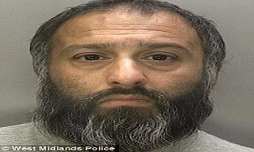 Gã chồng nghiện cờ bạc Parvez đã đâm chết vợ trong lúc cãi vã. Ảnh: DM.