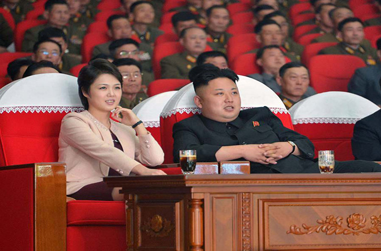 Truyền thông Hàn Quốc dẫn nguồn tin tiết lộ năm sinh của bà Ri rơi vào khoảng từ 1985 đến 1989. Bà từng là ca sĩ và đội trưởng đội cổ vũ. Ảnh: EPA.