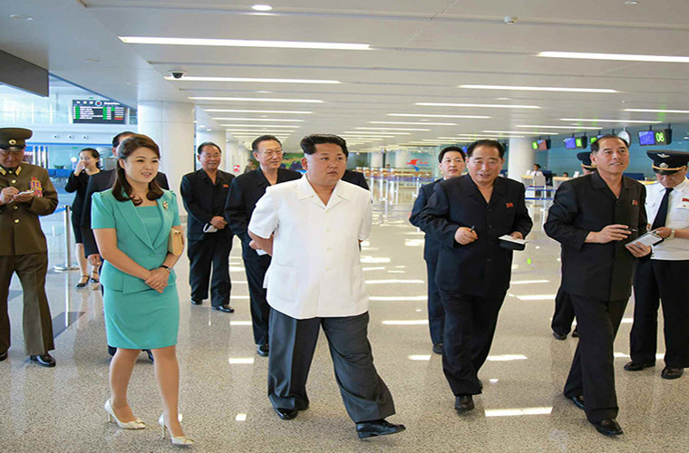 Giới quan sát cho rằng Ri Sol-ju thực ra chỉ là tên giả được sử dụng để giữ kín thông tin về khoảng thời gian trước hôn nhân của Đệ nhất phu nhân Triều Tiên. Ảnh: EPA.