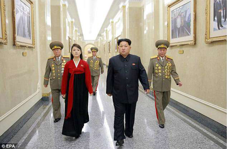 Còn theo BBC, đám cưới của bà Ri và ông Kim Jong-un diễn ra nhanh chóng vào năm 2009, sau khi Chủ tịch Kim Jong-il trải qua cơn đột quỵ vào năm 2008. Ảnh: EPA.